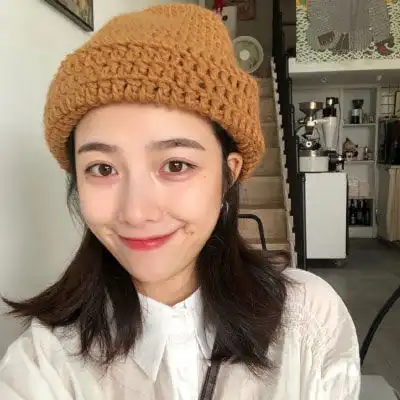  女生戴帽子超霸气头像作为一个时尚青年