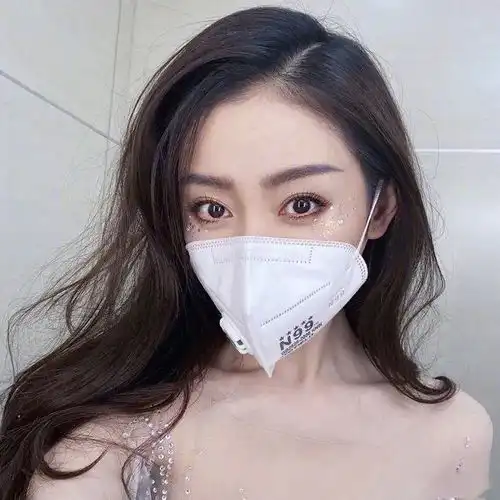  我废了七个口罩,来给你们测哪款定妆最不蹭粉