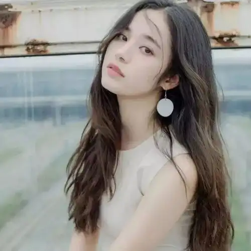  女生头像众生皆苦,你是草莓味
