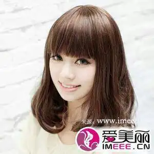  要齐刘海中短发内扣的女生发型图片越多越好