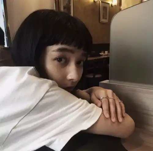 微信头像气质冷酷女安检