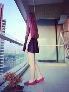  qq皮肤逗比女生