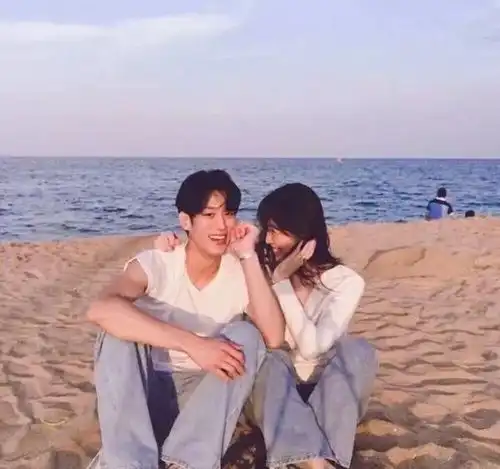  前夫再婚,我带着孩子大着肚子去参加婚礼,前夫傻眼了