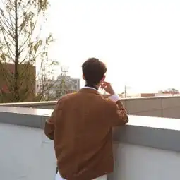  男生能吸引妹子的头像成熟稳重型魅力男生
