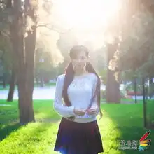  代码女神爆红网络学拍清新脱俗少女人像