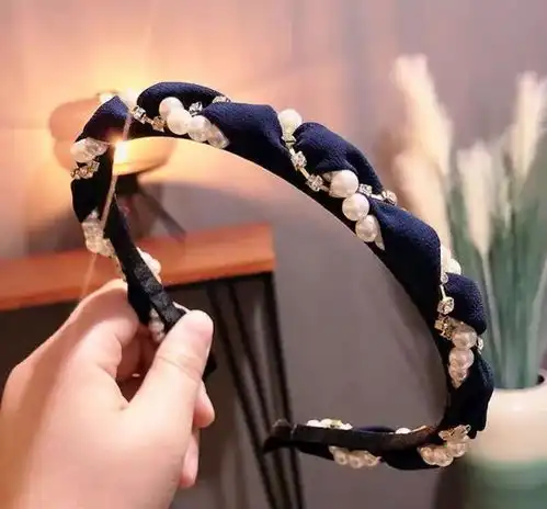  测试和闺蜜逛街,你想戴哪款发箍测一下你的真爱何时会出现