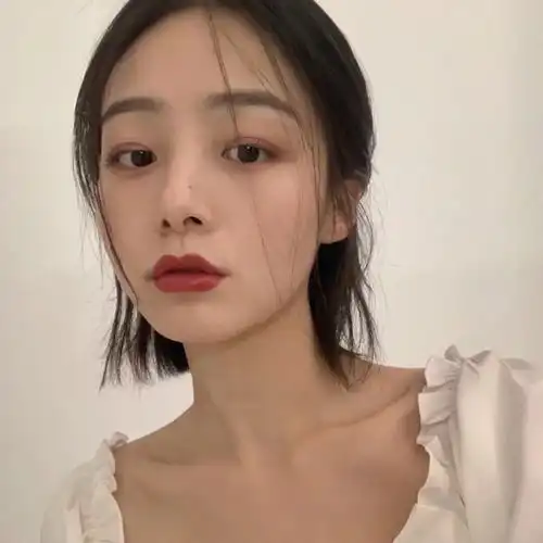  质感小众女生头像更新想成为你心中独有的欢喜