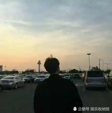  分手后男生都会想些什么听到学长的回答,果然是个痴情的人