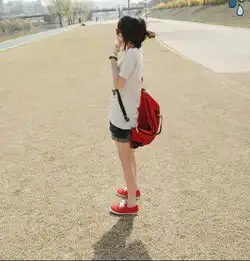  这红色大包包什么牌子的