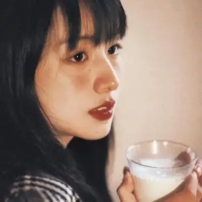 女生头像ins质感干净学