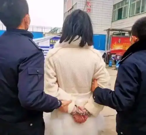 女生头像戴口罩 冷酷疫