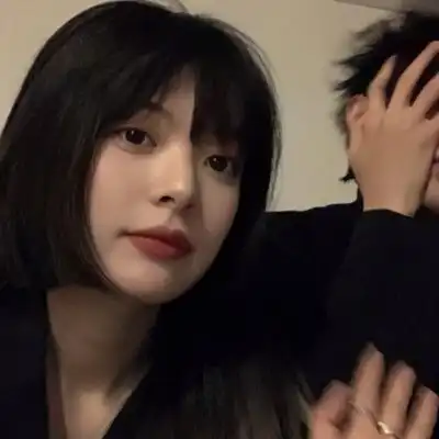  情侣头像真人一人一半配对颜值超高不被珍惜不被善待什么都不图还受委屈