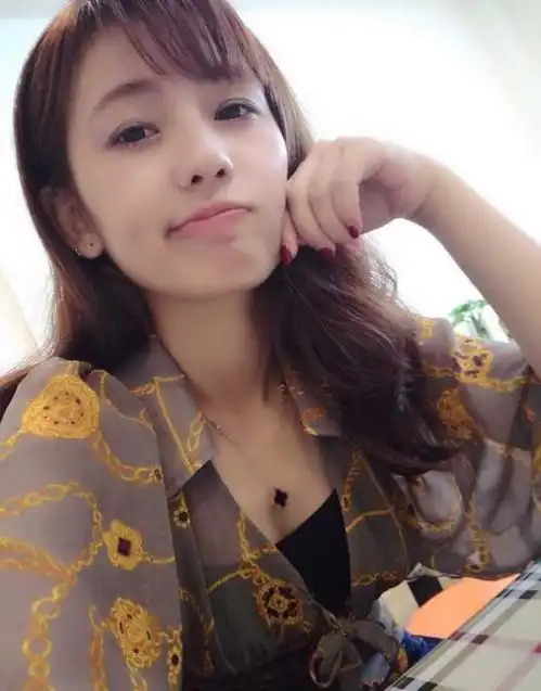  我国有款低调精华液,高质价低,美白嫩肤去黄气,曾因便宜被嫌弃