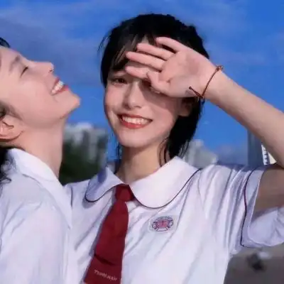  2021jk制服女生头像闺蜜两人一人一张碎花裙和野花是我们对春天最美好的期望