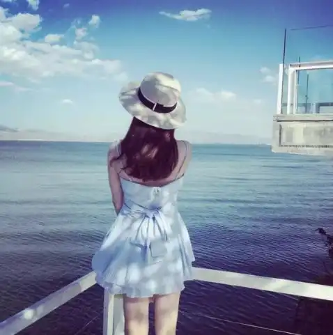 女生戴帽子口罩超霸气头
