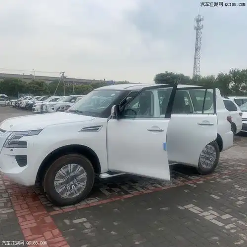  20款尼桑途乐y624.0为三排座车型昆明现车在售