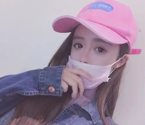 女生头像戴口罩 冷酷新