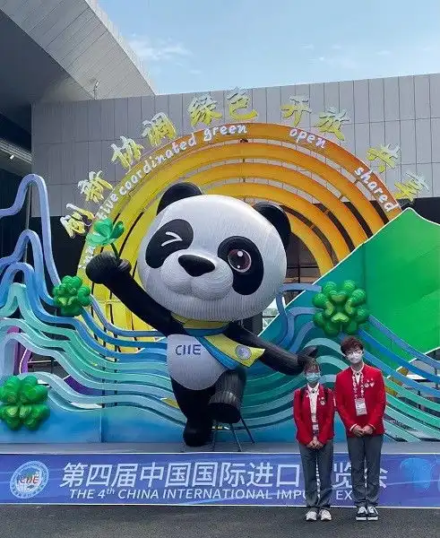  上外学霸情侣携手做小叶子结缘志愿服务,在爱情中共同成长