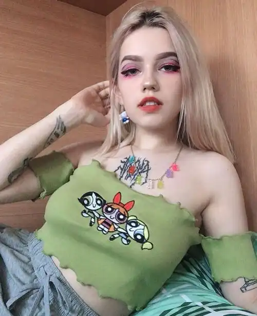  小众头像俄罗斯女孩ghostbaby