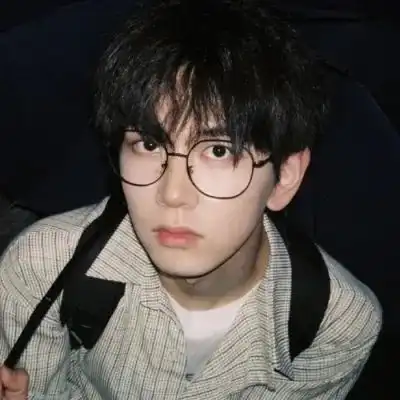  男生头像又是一年盛夏会偶尔想我吗