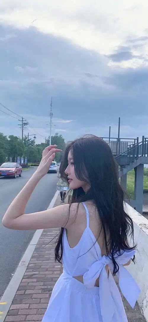  229美女壁纸丨一杯敬朝阳,一杯敬月光