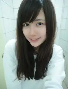  台网络人气美女上大学清新脱俗被封最美校花
