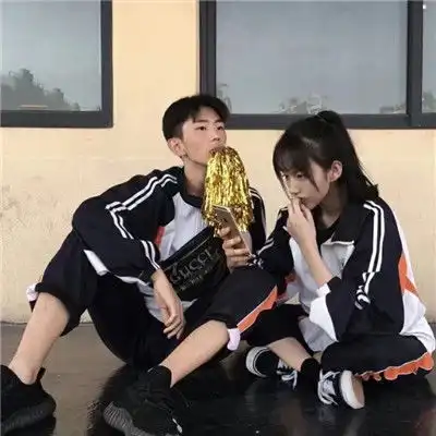 情侣博主拍头像街头