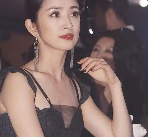  林依晨17岁还巨债,嫁入豪门7年无子遭嫌弃网友还不如普通人