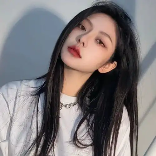  心动女生头像吃不了自律的苦,就得受平庸的罪
