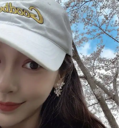  杨颖再被偶遇独自带娃,4岁小海绵已有妈妈齐腰高,又不见黄晓明