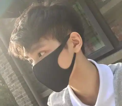 帅哥头像戴口罩真人照片