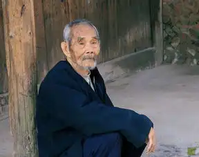  耄耋老人,精神矍铄大圩古镇长寿老者