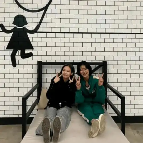 女生拽到爆的头像郑浩妍