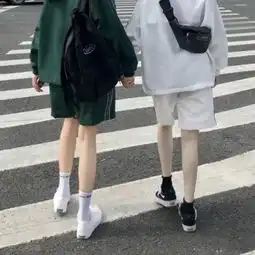  一对部位半身情侣头像