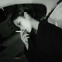  女生抽烟的高清头像抽烟霸气女生头像高清