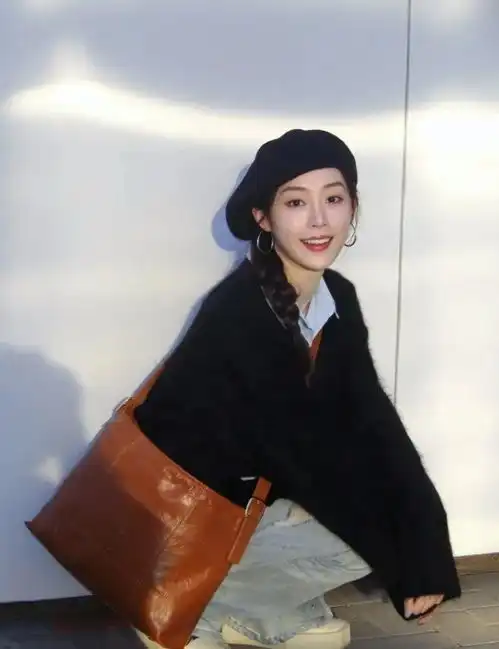  冬天别再披头散发了,髦女人都爱戴贝雷帽,洋气又好看